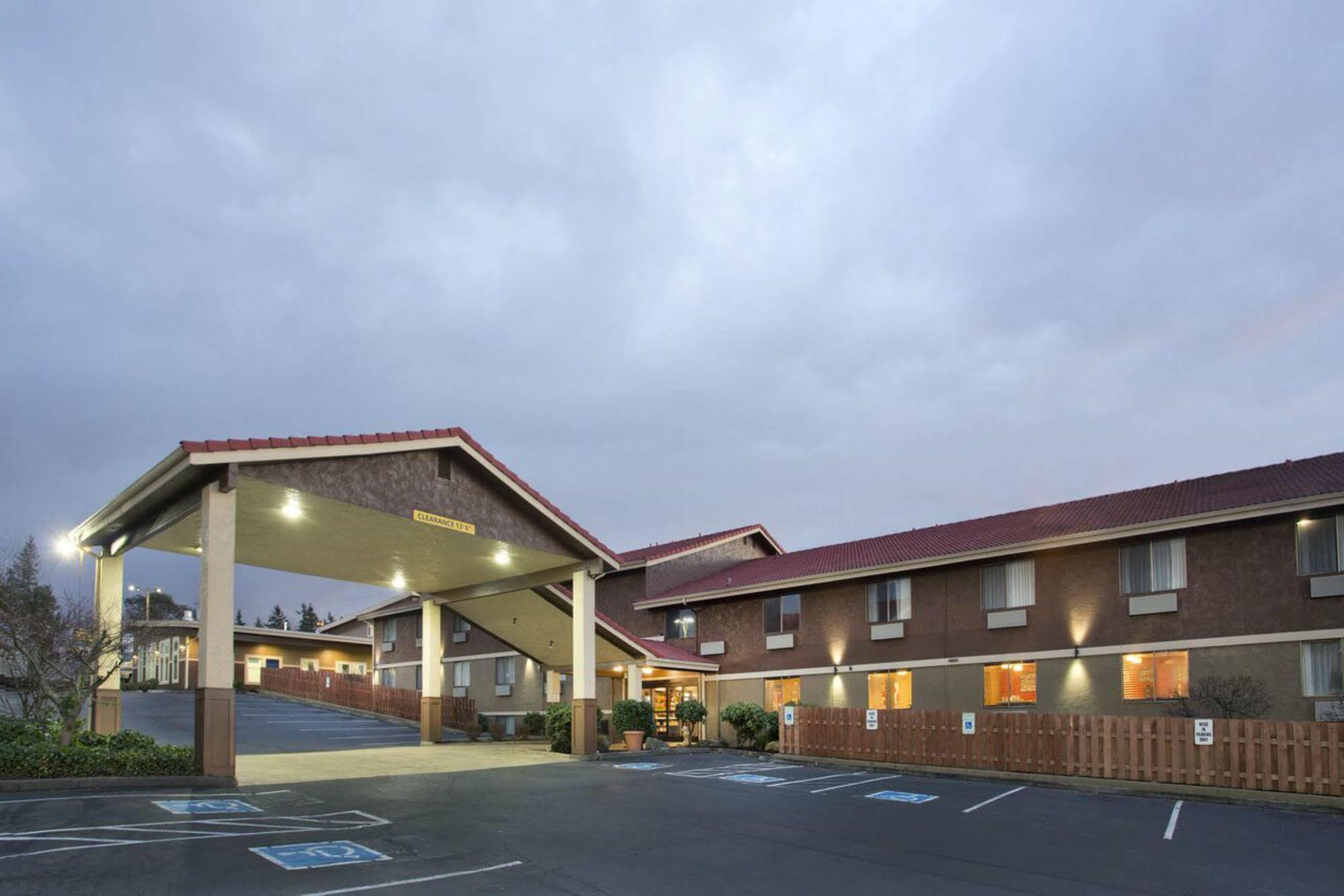 Red Lion Inn And Suites Federal Way Εξωτερικό φωτογραφία