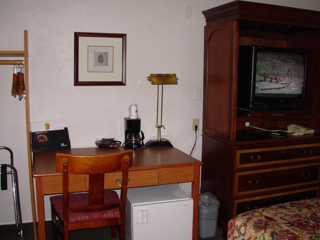 Red Lion Inn And Suites Federal Way Εξωτερικό φωτογραφία